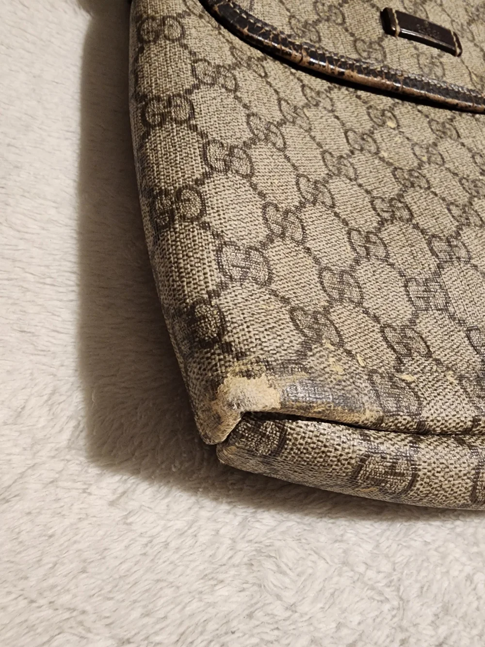 Gucci GG Supreme Canvas and Leather Shoulder Bag (model 223666) - Picture 2 of 16